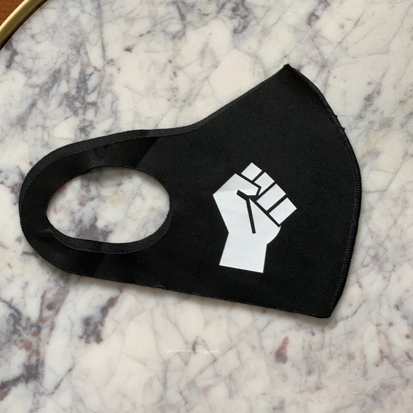 Black Lives Matter Face Mask Face Covering - Picture 5 of 11